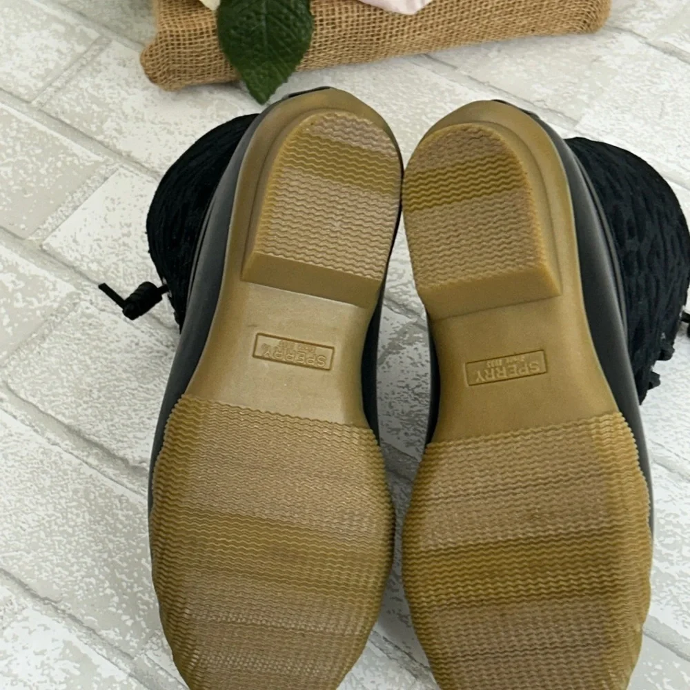 Sperry Women's Black and Tan Winter Boots